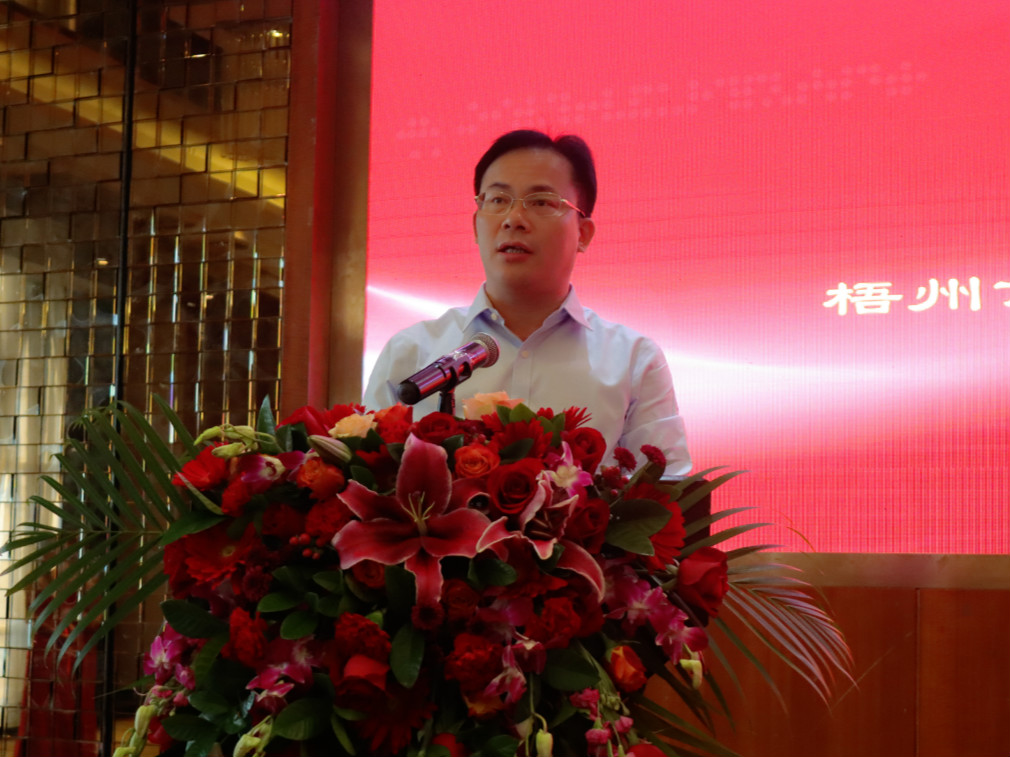 卢新华副市长、市不锈钢制品产业园区党工委书记.jpg