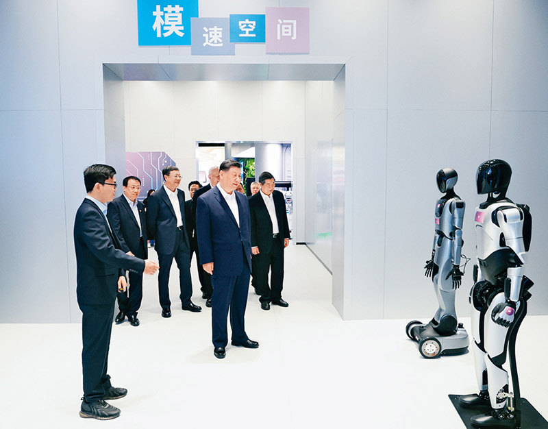 2025年4月29日在上海考察。这是习近平在位于徐汇区的上海“模速空间”大模型创新生态社区,听取相关技术研发和企业生产经营介绍.jpg 2025年4月29日在上海考察。这是习近平在位于徐汇区的上海“模速空间”大模型创新生态社区,听取相关技术研发和企业生产经营介绍.jpg